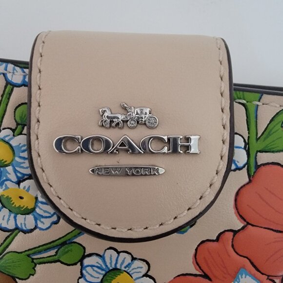 🌸 COACH Medium Corner Zip Wallet With Floral Print 🌸 - Picture 3 of 6